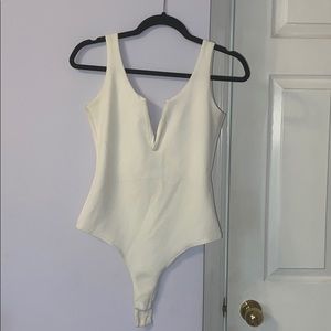 M by Mendocino White Bodysuit w Cleavage Size M